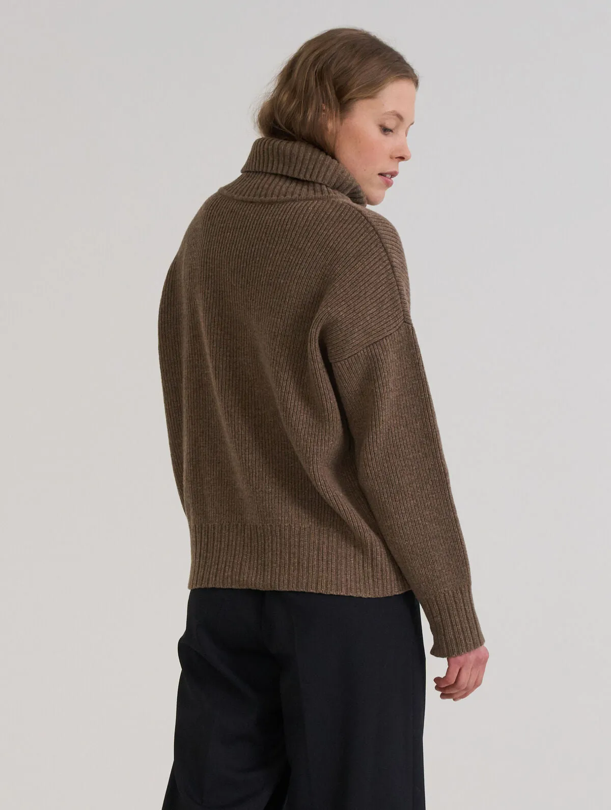 Asta Turtleneck Sweater Light Brown