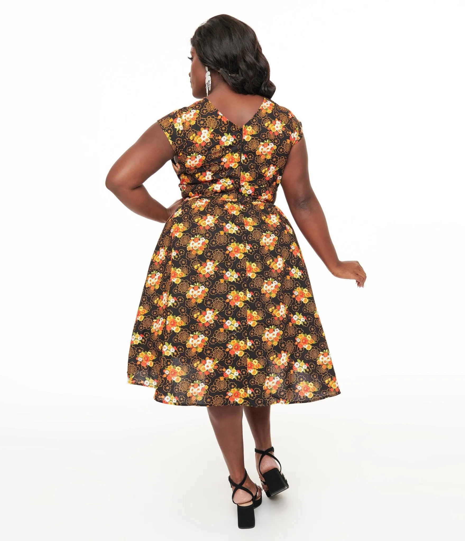 Retrolicious Plus Size 1950s Black Autumn Floral Cotton Greta Swing Dress